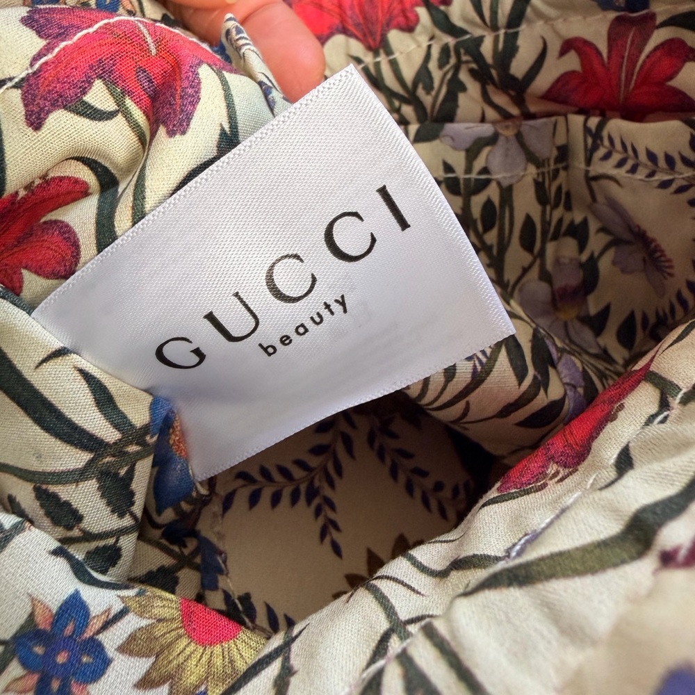 NEW Gucci Beauty Satin Pouch - Picture 5 of 7